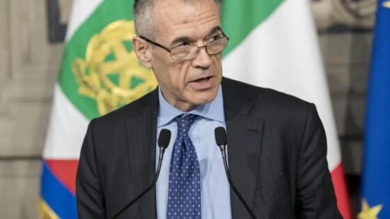 Carlo Cottarelli durante un intervento pubblico