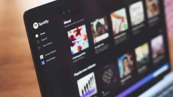 Screenshot della nuova interfaccia di Spotify con i Music Video Charts Global