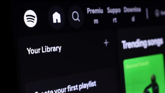 Screenshot dell'app Spotify con l'assistente 'Talk to Spotify'