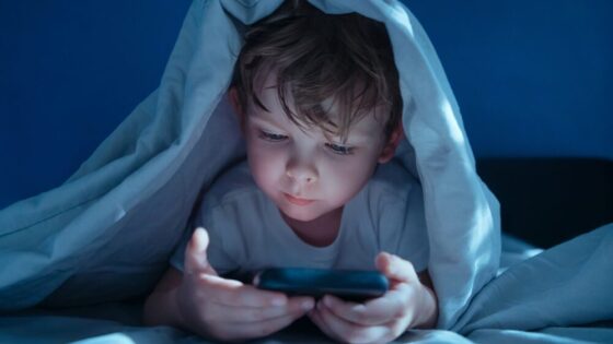 Esposizione agli schermi e salute dei bambini