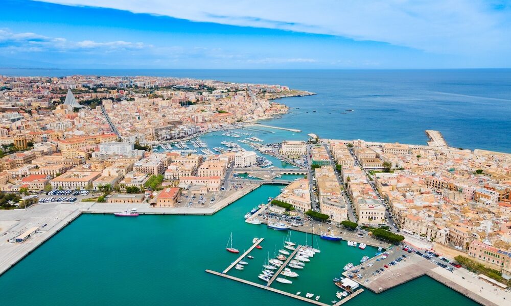 Sentinella Blu, barca confiscata trasformata in laboratorio galleggiante