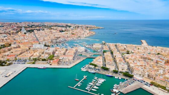 Sentinella Blu, barca confiscata trasformata in laboratorio galleggiante