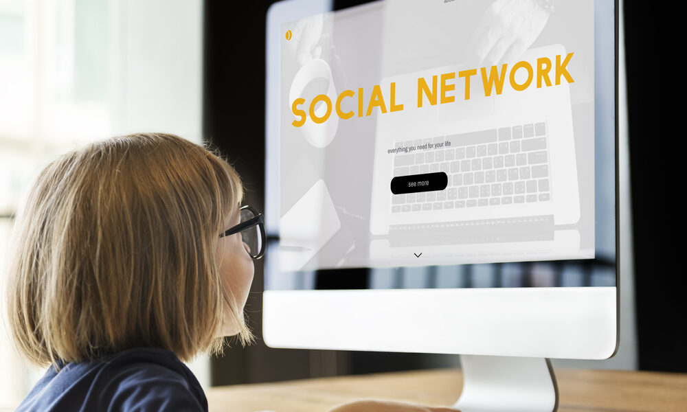 Rappresentazione grafica delle restrizioni sui social media per minori