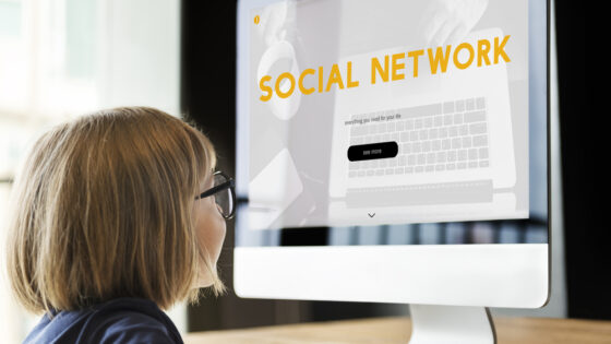 Rappresentazione grafica delle restrizioni sui social media per minori