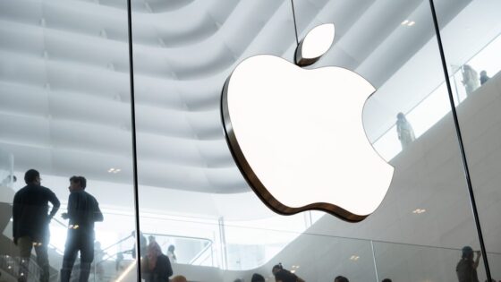 John Ternus e Tim Cook